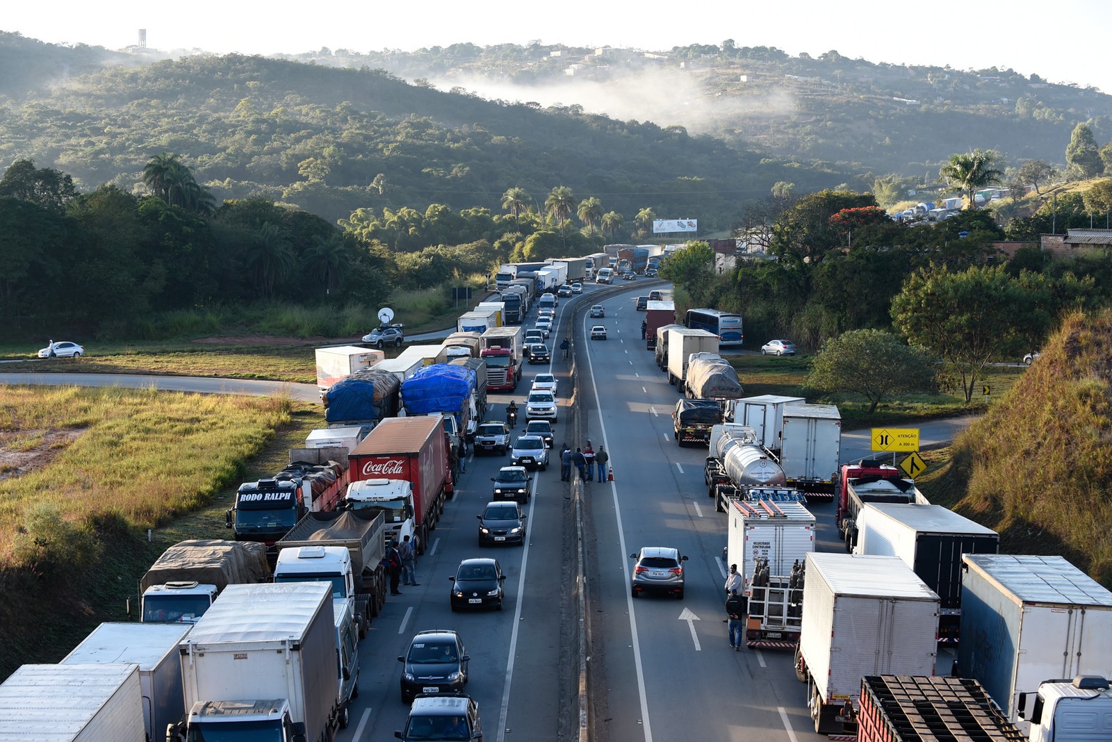 Caminhoneiros protestam contra alta do diesel no país